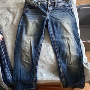 Silver Aikos capri size 29 in dark wash (no holes)